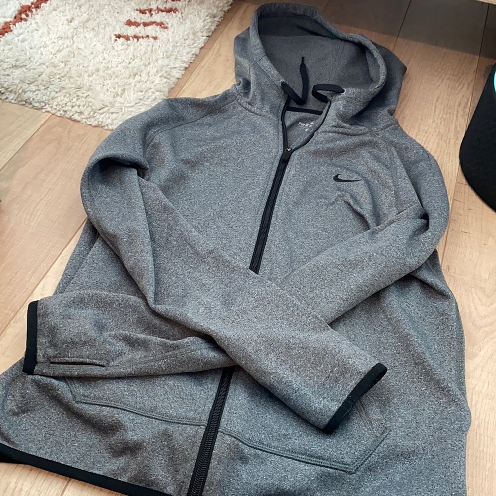 NIKE THERMAGE-FIT ZIPUP SIZE SM